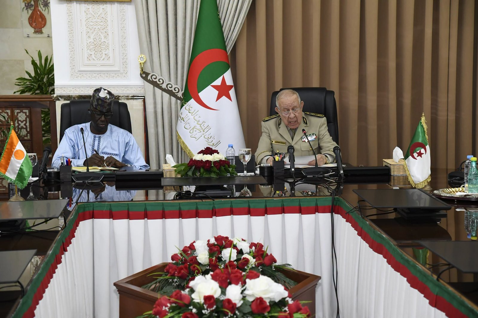 الفريق أول شنقريحة: العلاقات بين الجزائر والنيجر ليست وليدة اليوم وتشكلت بحكم أواصر الأخوة وحسن الجوار