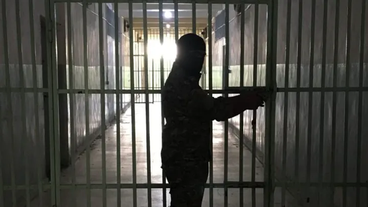حبس أجنبي في تزوير 54 رقما وطنيا في طبرق والاستيلاء على 420 ألف دينار