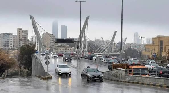 طقس العرب: منخفض جوي يعبر 3 قارات ويضرب 9 دول عربية بأمطار غزيرة وعواصف رعدية