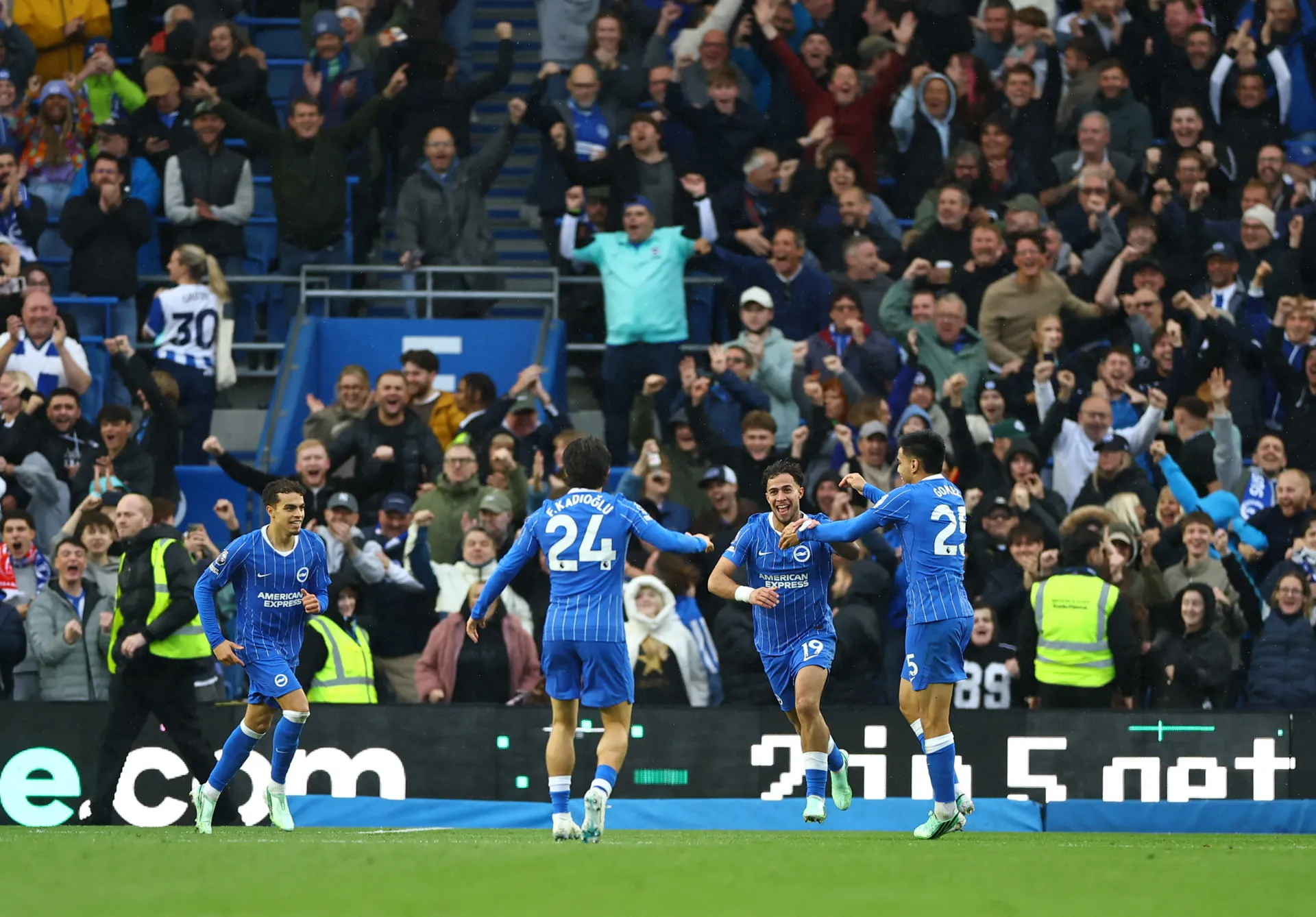 بالفيديو.. هدف مذهل لبرايتون من منتصف الملعب في الدوري الإنجليزي