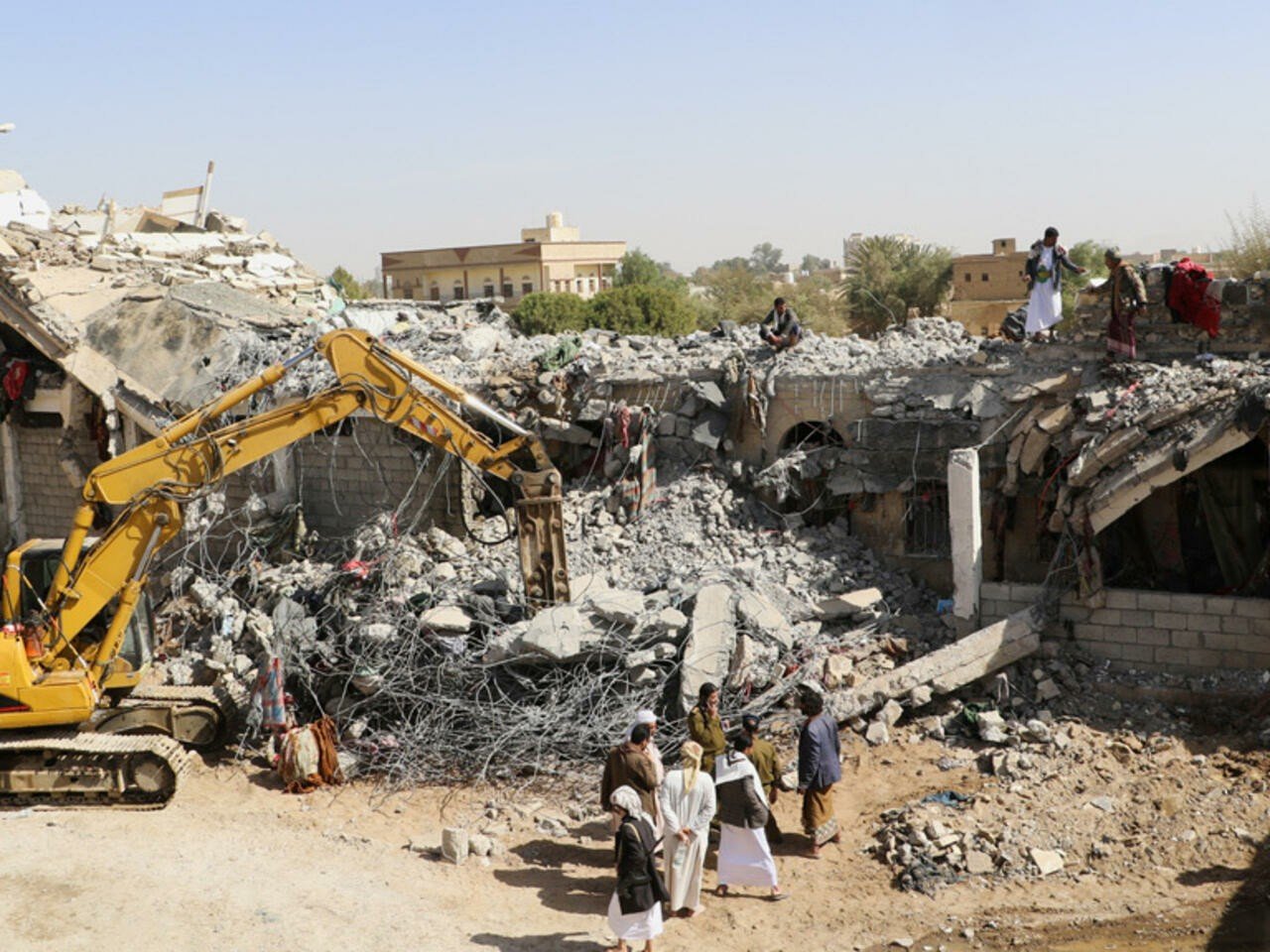 معارك طاحنة في تعز توقع 80 قتيلا خلال يوم