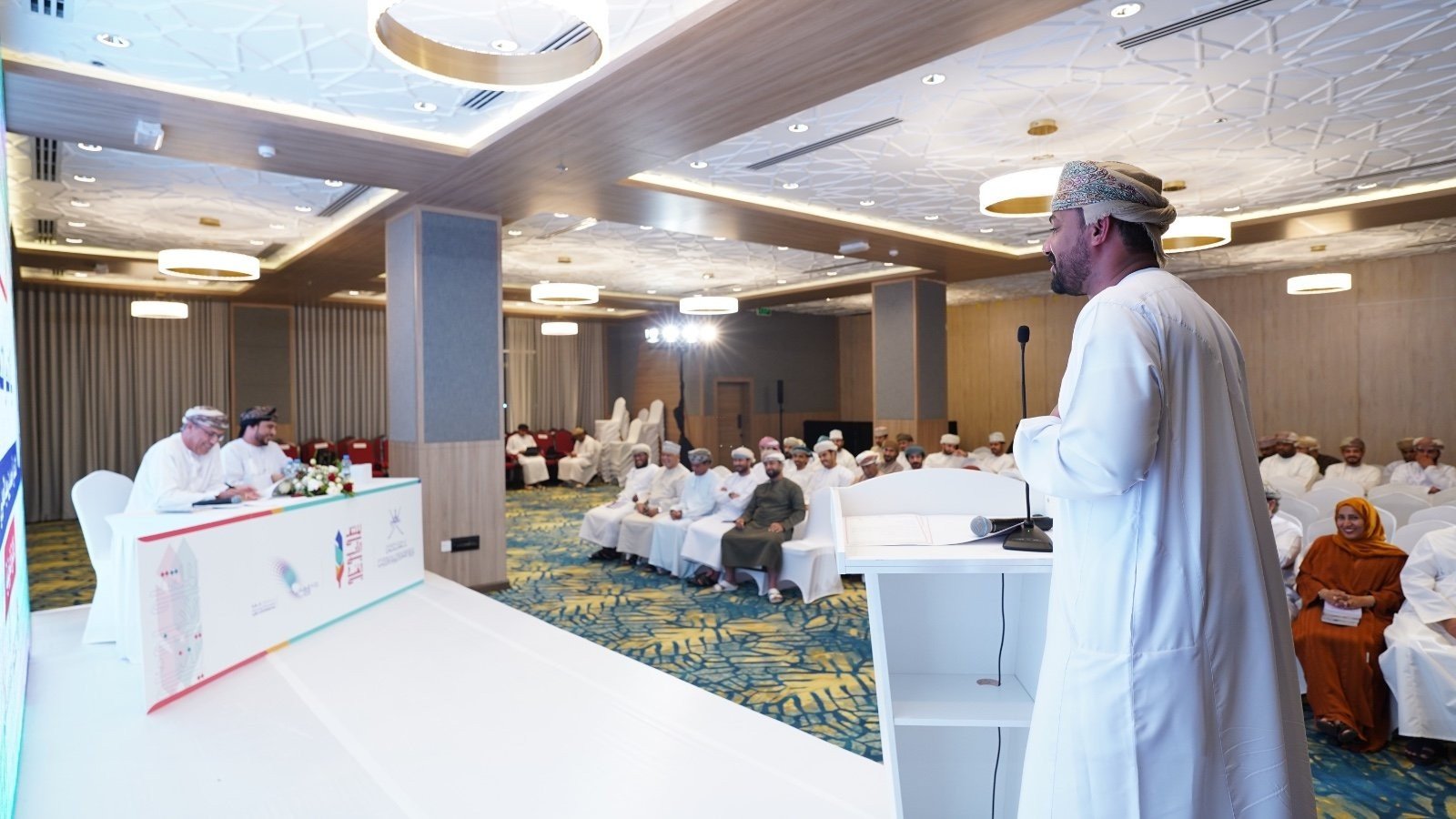 انطلاق أعمال "الملتقى الأدبي والفني" في صحار