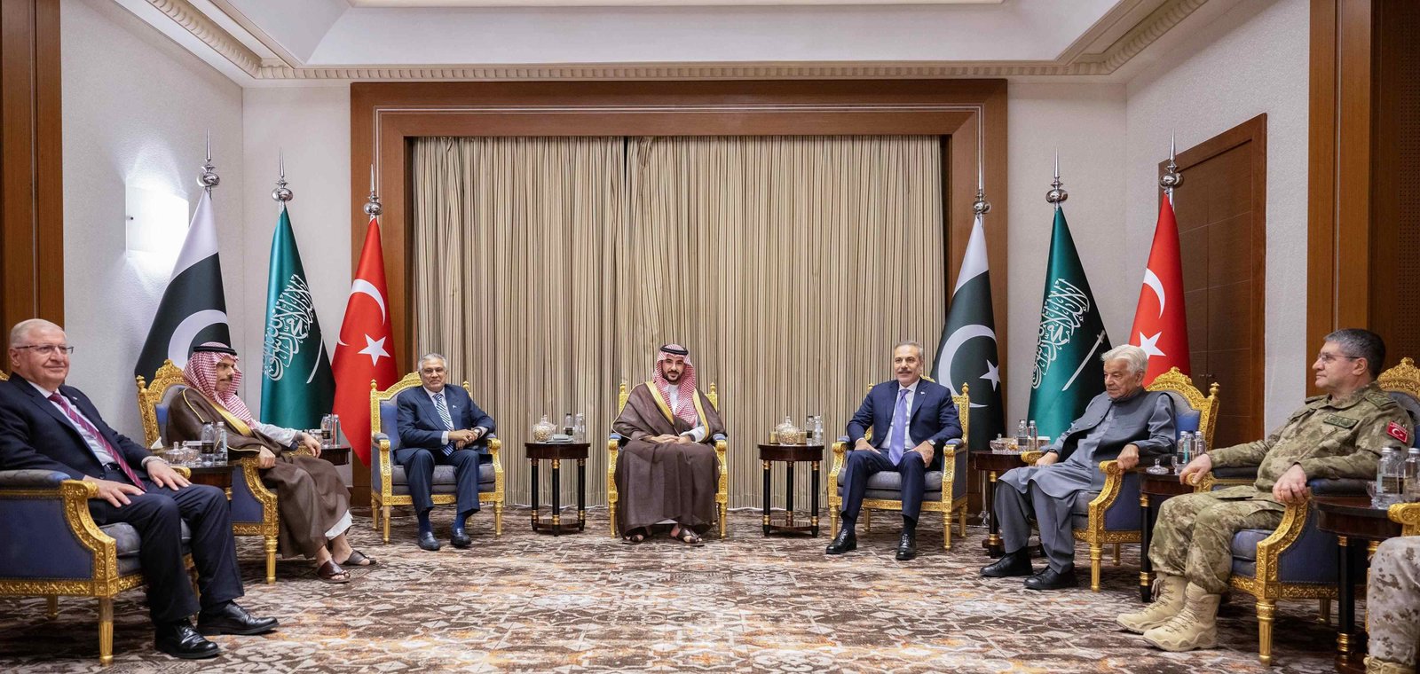 المخا بقبضة القوات الحكومية مع انطلاق "فجر اليمن".. و"حلف مكة" يُفعِّل "الردع الجماعي"