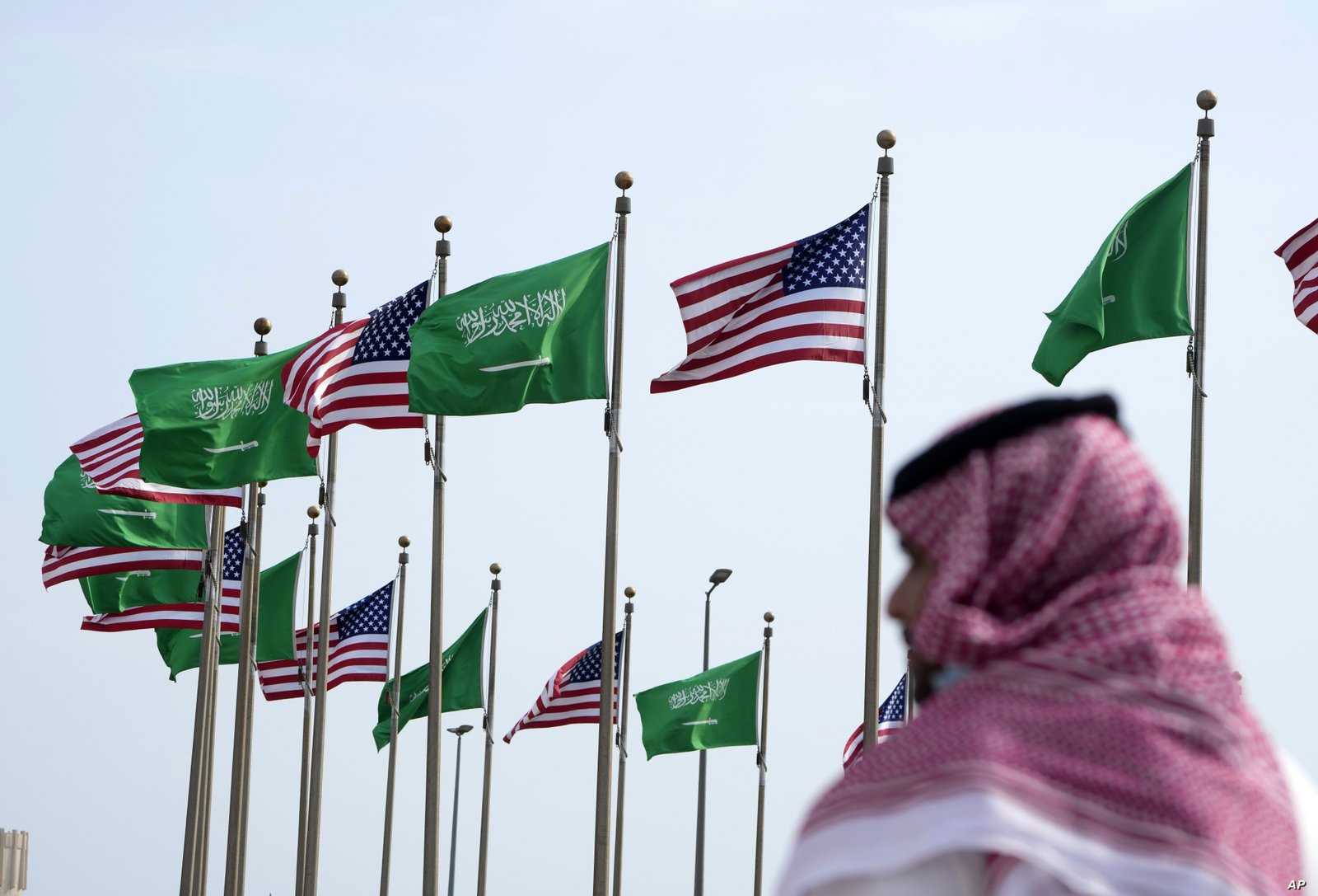 أمريكا: إجلاء دبلوماسيين من السعودية.. وأوامر بالمغادرة