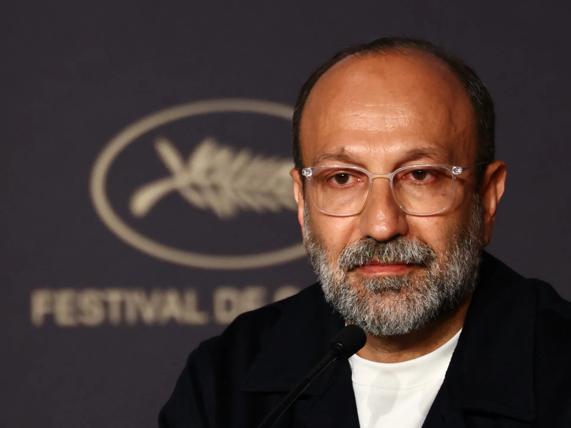 المخرج الإيراني أصغر فرهادي ينتقد هوليوود: "من طلب منكم أن تأتوا وتنقذونا؟"