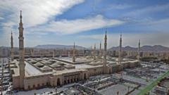 التحالف يعلن اعتراض صاروخ في المدينة المنورة، وجماعة أنصار الله الحوثية تنفي