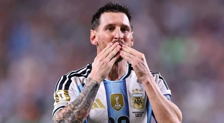 أزمة القميص رقم 10.. أنظمة فيفا تمنع الأرجنتين من سحب قميص ميسي