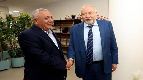 ليبرمان يهاجم حليفه أيزنكوت ويتهمه بالتخطيط لتشكيل حكومة مع نتنياهو