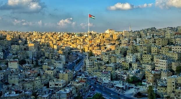 انخفاض على درجات الحرارة وطقس مغبر حتى بعد الظهر في عمان