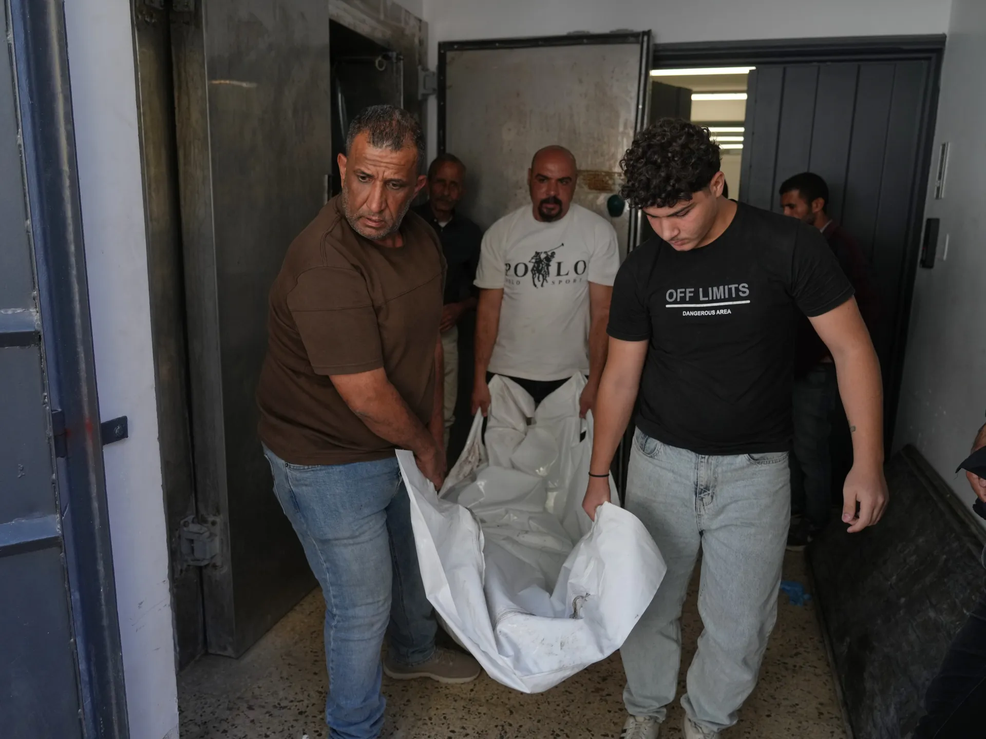 شهيدان ومصابون بقصف إسرائيلي على غزة وخان يونس