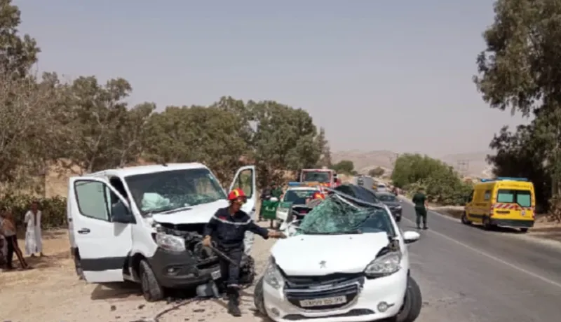 🚨 إصابة 09 أشخاص في حادث اصطدام بين سيارة وحافلة لنقل المسافرين بولاية #الأغواط