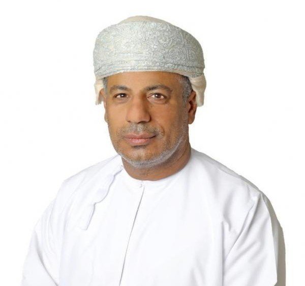 في تكريم عربي.. منح رئيس جامعة صحار "قلادة خير" للتنمية المستدامة