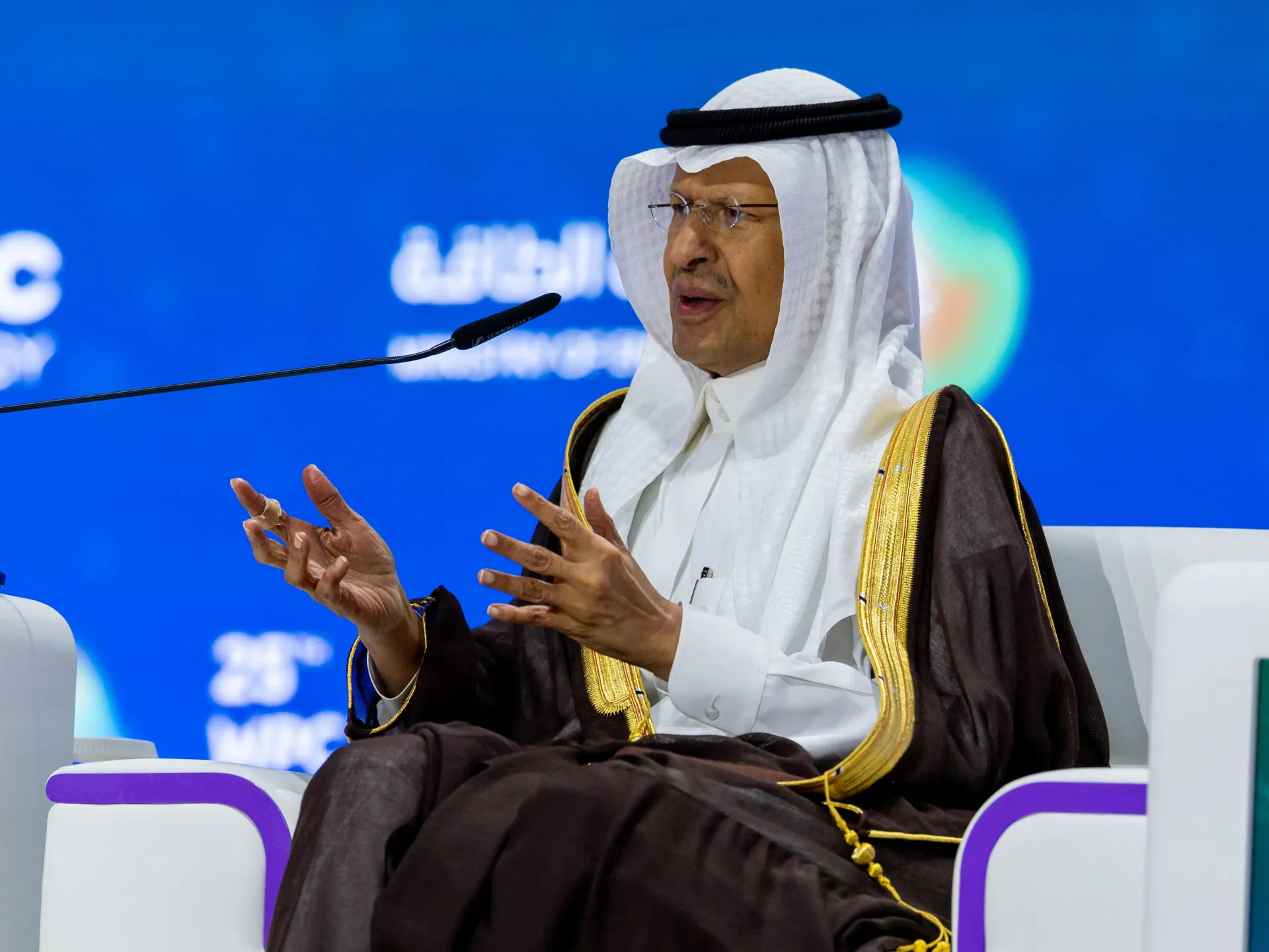 وزير الطاقة السعودي: نتطلع إلى رفع طاقة تصدير النفط بالأنابيب إلى 10 ملايين برميل يوميا