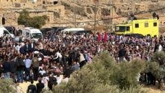 الآلاف يشيعون جثامين ضحايا الهجوم المسلح في الكرك على وقع الترانيم وأكاليل الورد