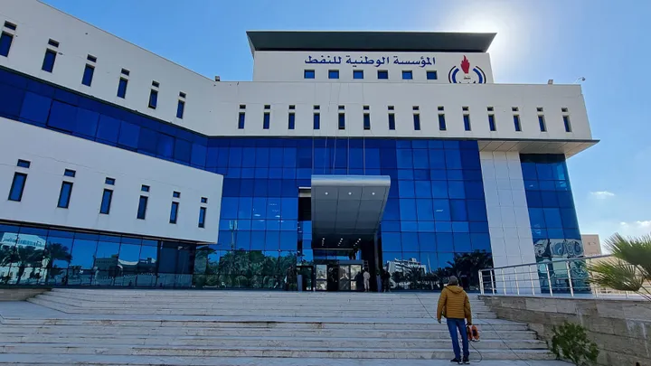 مؤسسة النفط تطالب النائب العام بالتحقيق في بيانات المركزي بشأن الإيرادات النفطية