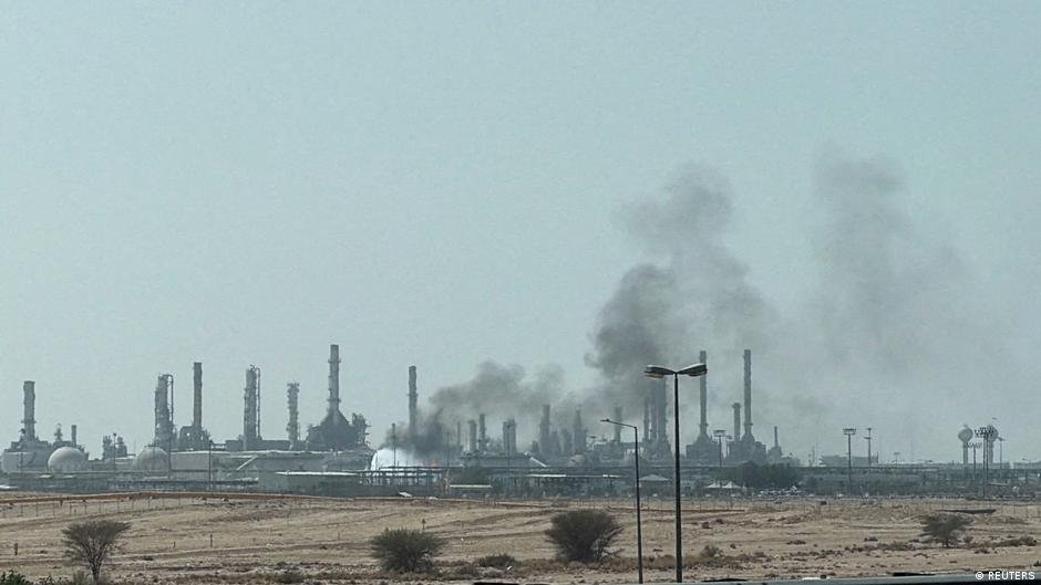 سكان العاصمة السعودية يفيدون بسماع دوي انفجارات جديدة