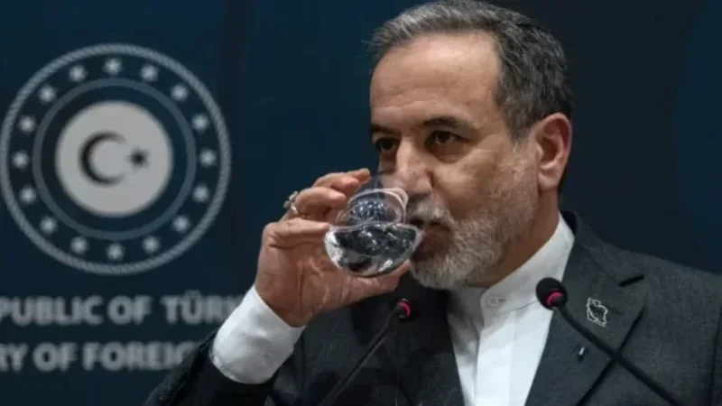 وزير الخارجية الإيراني: ندعم حلاّ سياسيا بين السعودية والحوثيين