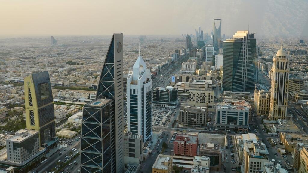 هجمات الحوثيين تربك فعاليات السعودية والتصعيد يفاقم الأزمة الإنسانية في اليمن