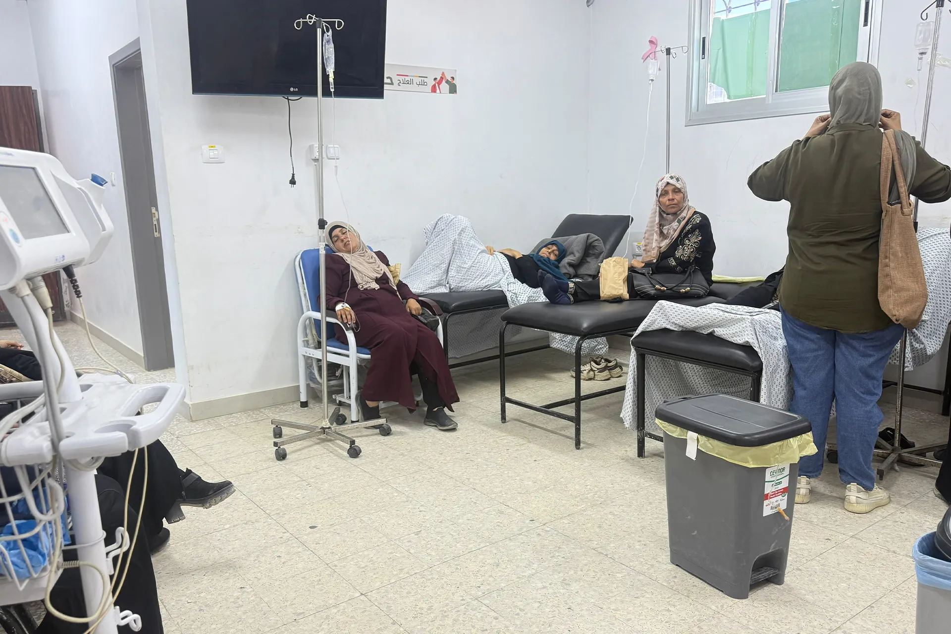 في غزة.. سرطان الثدي ينهش أجساد النساء والعلاج ينتظر الإذن بالعبور
