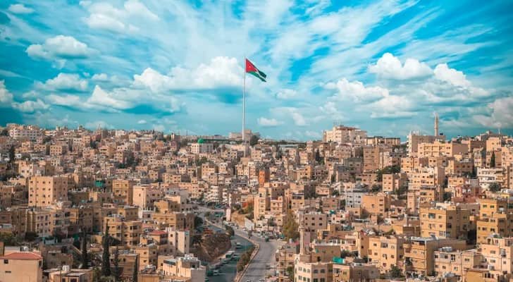 أجواء معتدلة نهارا ولطيفة ليلا مع رياح نشطة بدءا من الظهيرة