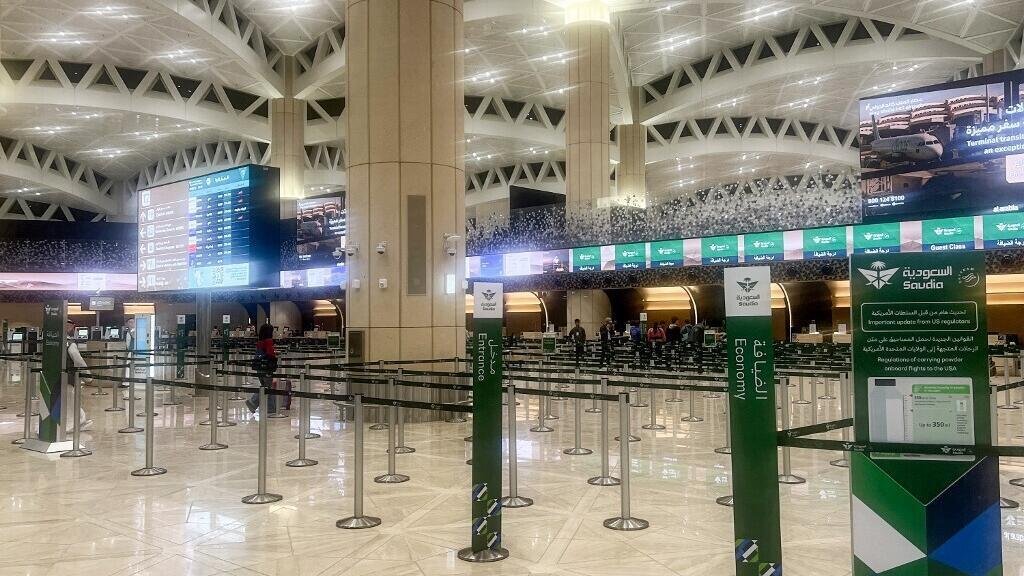 مباشر: الرئيس الأمريكي دونالد ترامب يقول إن هجوم الحوثيين على مطار الرياض "غير مقبول"