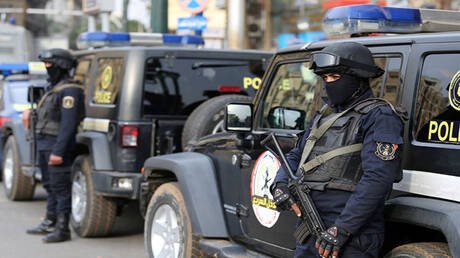 مصر.. القبض على سيدة عارية في الشارع تهذي بكلمات غريبة