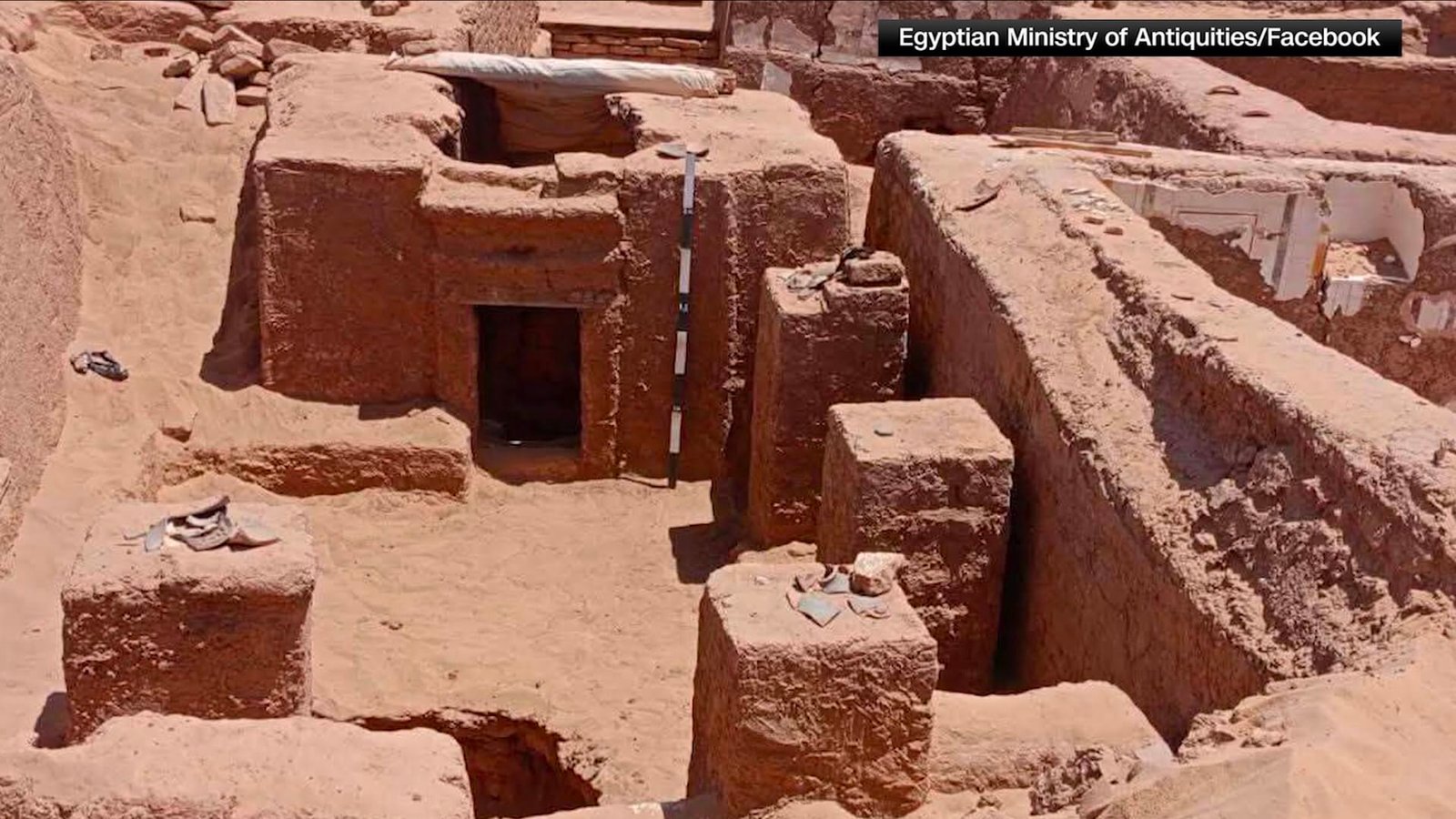 في مصر.. اكتشاف قبر عمره 1700 عام بداخله قصيدة رثاء باليونانية