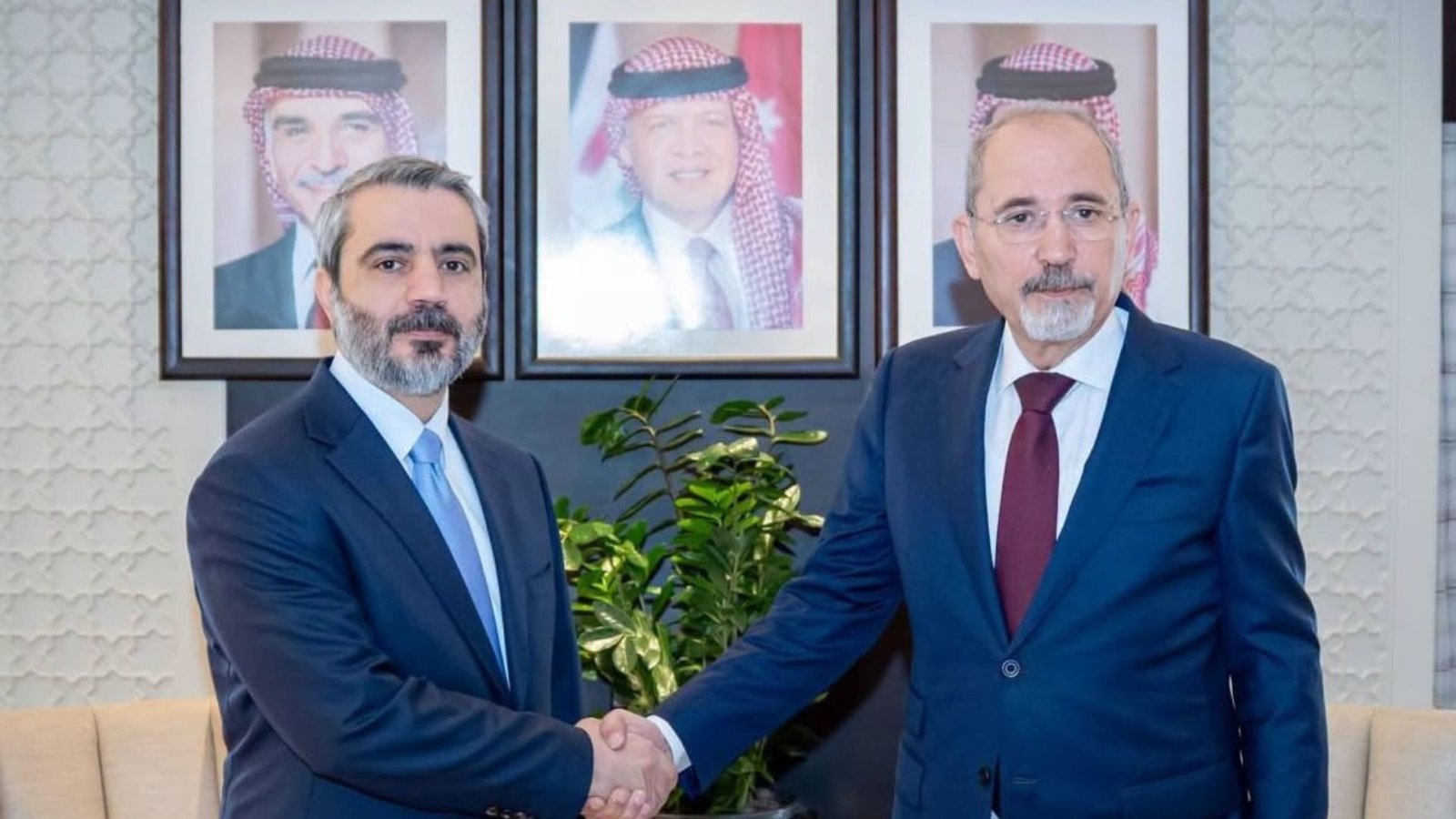 في بيان مشترك.. دمشق وعمان تتفقان على "تشكيل لجنة أمنية" للتحقيق في الضربات الأردنية