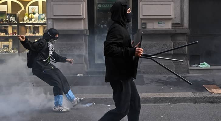 احتجاجات غاضبة تجتاح مدناً إيطالية كبرى ضد الحرب وغلاء المعيشة والسلطات تستنفر أمنياً