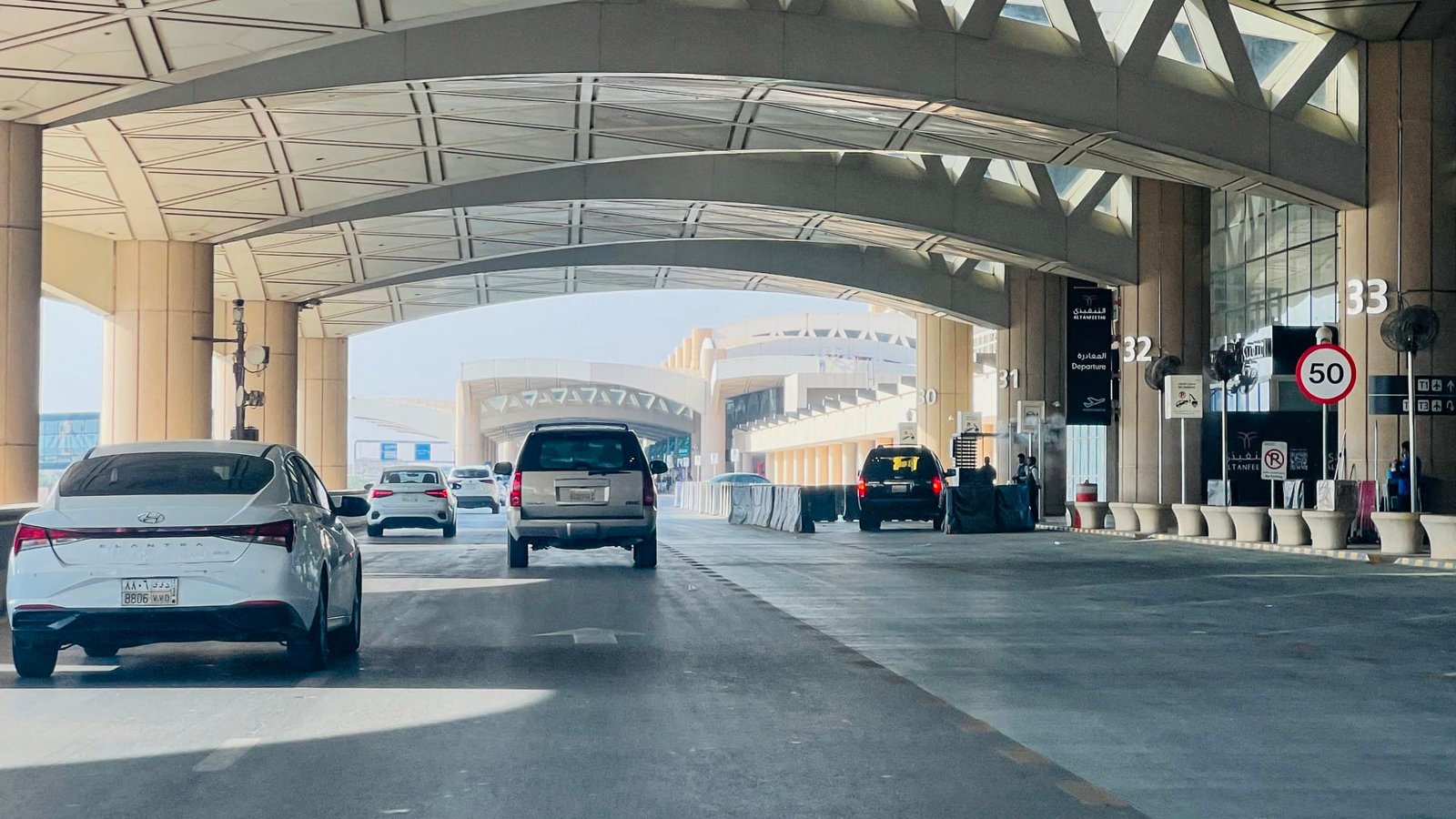 الحوثيون يعلنون مواصلة استهداف المطارات والمنشآت النفطية السعودية في الأيام المقبلة