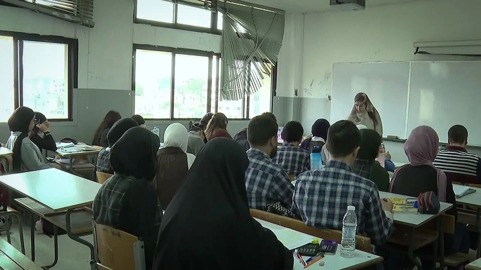 رغم التوترات الأمنية.. مئات الطلاب يعودون إلى مدارس النبطية جنوبي لبنان