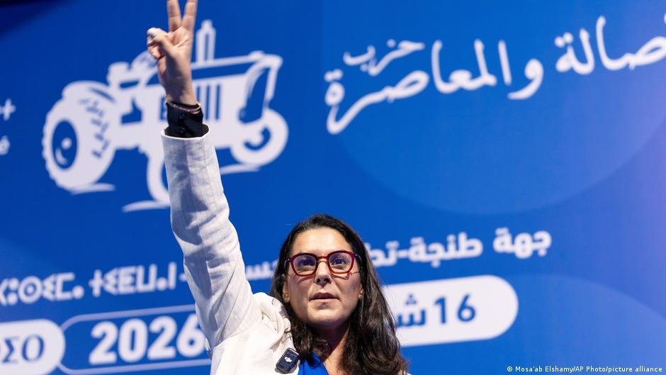 المنصوري ستقود تحالفا رباعيا لتشكيل الحكومة في المغرب فيما اختار حزب العدالة والنتمية الإسلامي المعارضة