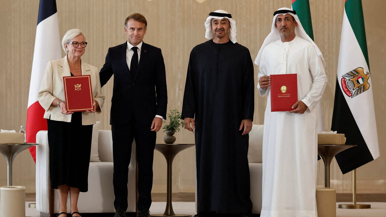الإمارات وفرنسا تعززان تعاونهما الدفاعي خلال زيارة ماكرون إلى أبوظبي