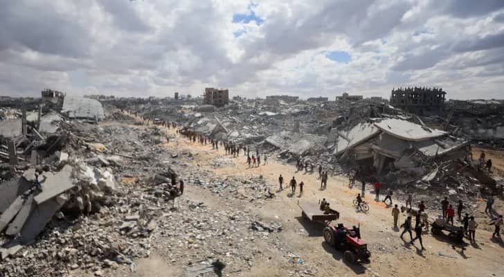 طيران الاحتلال المروحي يطلق نيرانه باتجاه المناطق الشرقية لـ خان يونس جنوبي قطاع غزة