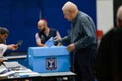 إسرائيل تجري انتخاباتها التشريعية وسط مشهد داخلي وإقليمي معقد