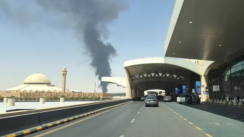 الحوثيُّون: استهداف مطار الملك خالد السعودي بصاروخ باليستي