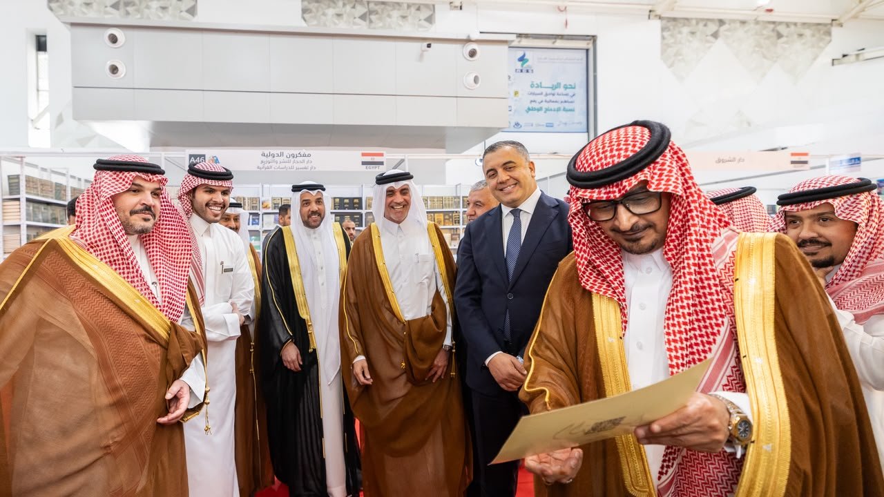 السفير السعودي يطوف بجناح المملكة الشقيقة ضيف شرف “سيلا 2026”