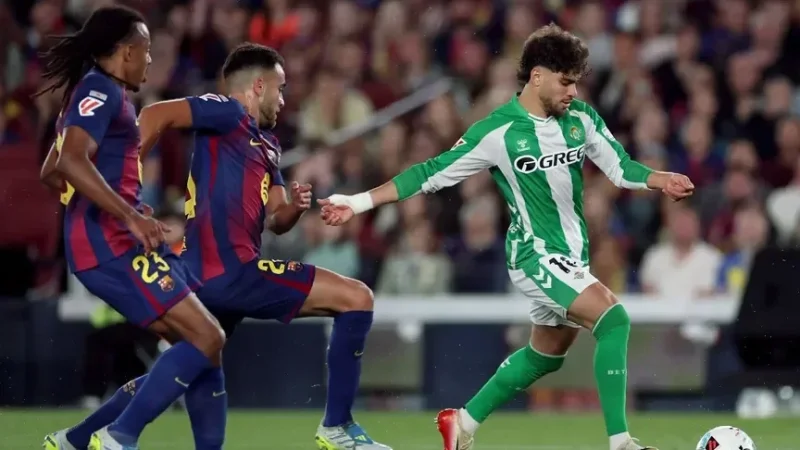برشلونة يخسر جهود مدافعَيْن أمام باريس سان جيرمان