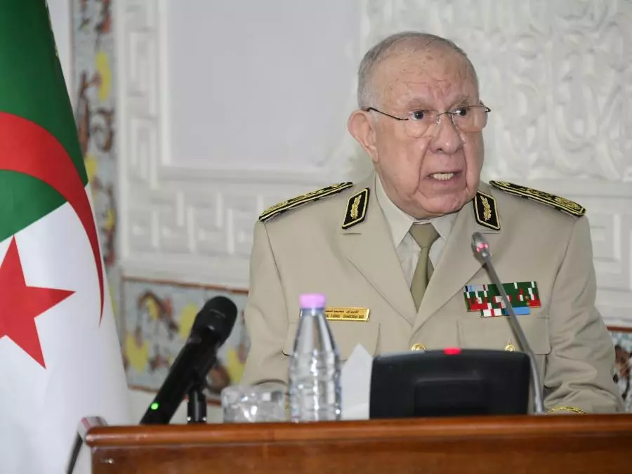 Le Général d’armée Saïd Chanegriha installe le nouveau commandant de la Gendarmerie nationale