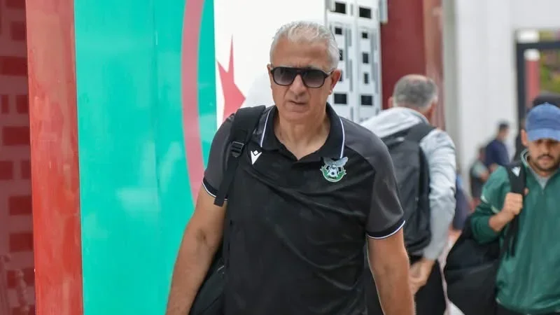 نادي قسنطينة يفاوض  مدربًا إيطاليًا.. فهل ينهي علاقته بمنذر الكبيّر؟