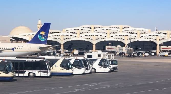 الطيران المدني السعودي: مقتل 3 مواطنين في اعتدائين استهدفا مطار الملك خالد وطائرة للخطوط السعودية