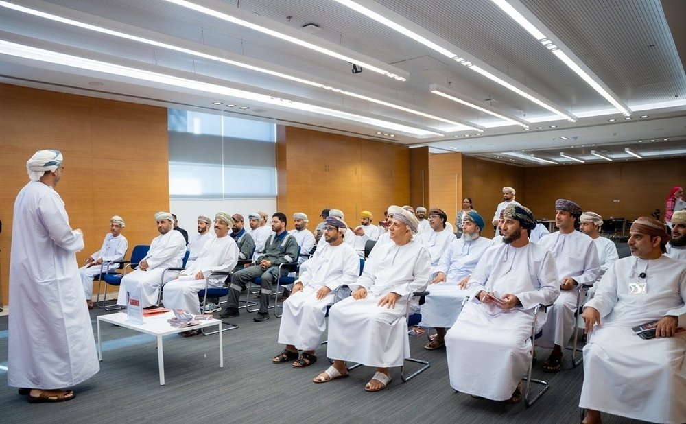 كلية الدقم الجامعية تناقش آفاق التعليم القائم على العمل