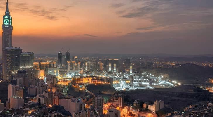 الدفاع المدني السعودي يعلن سقوط شظايا اعتراض صاروخين أطلقا باتجاه مكة المكرمة والمدينة المنورة