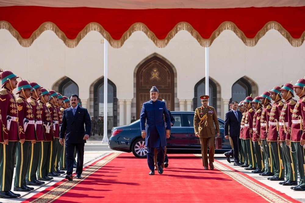 جلالة السلطان يغادر البلاد