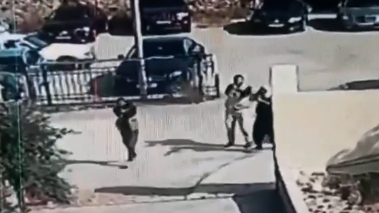 الأردن.. كاميرات مراقبة تظهر لحظات إطلاق النار على كنيسة في الكرك
