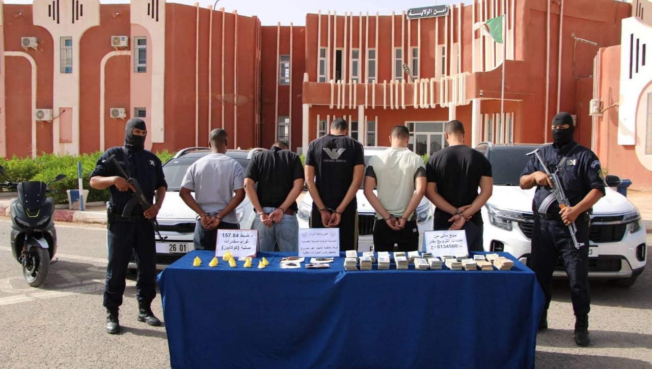 أدرار: الإطاحة بخمسة أشخاص وحجز 157.84 غرام من الكوكايين