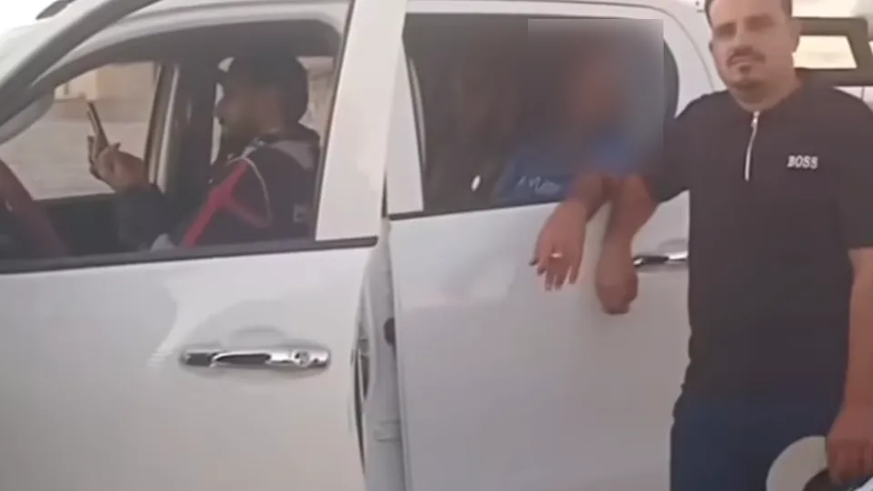 بعد موجة غضب.. القبض على صاحب فيديو إلقاء الكلب