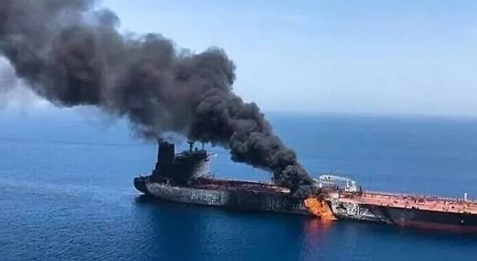 الحرس الثوري يعلن اصطدام ناقلة نفط بلغم في هرمز ويحذر السفن المغلقة للملاحة