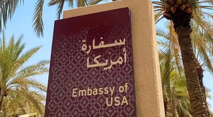 واشنطن تأمر بإخلاء موظفي سفارتها في الرياض وعائلاتهم بسبب التصاعد العسكري