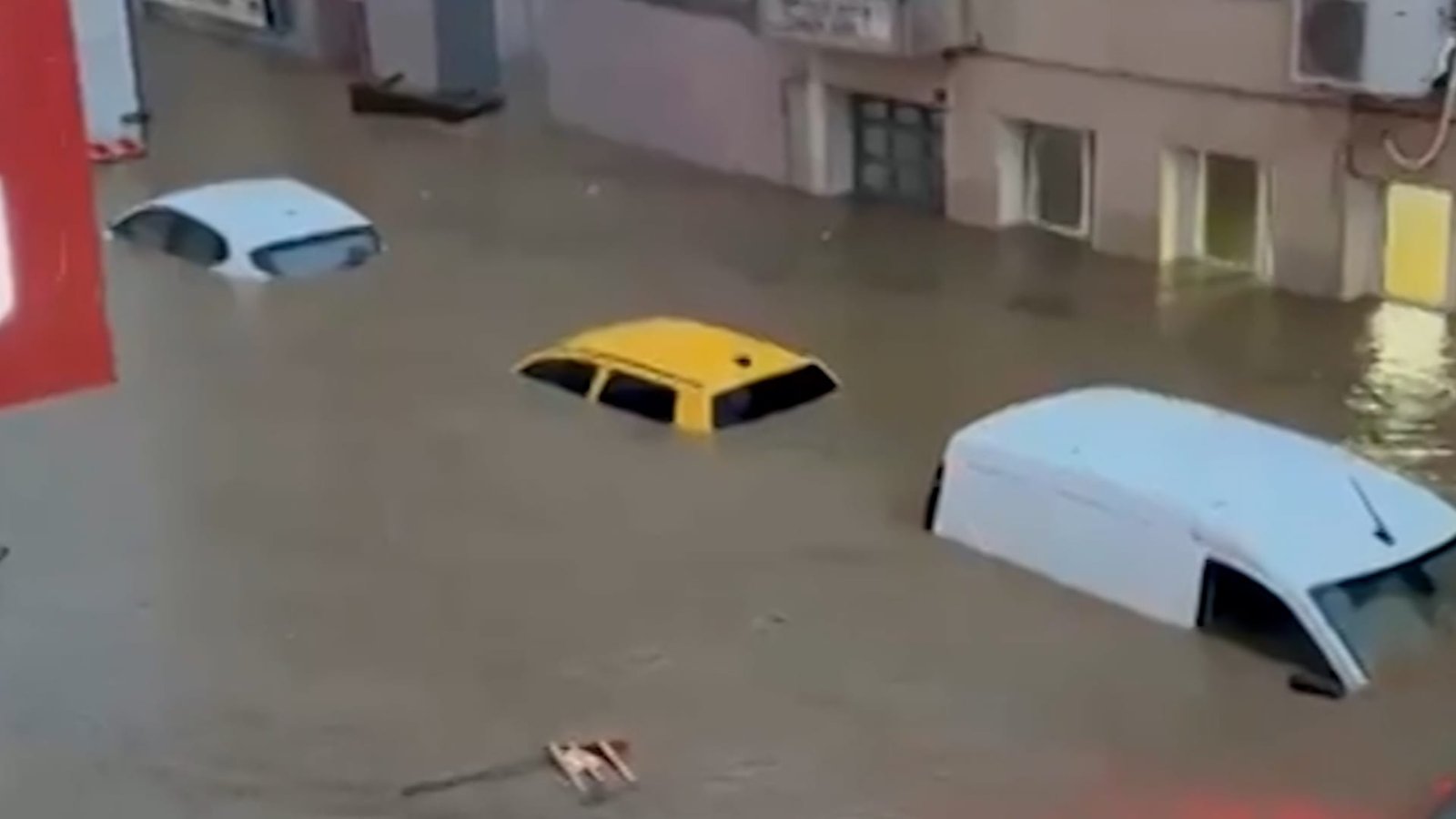 إسطنبول تغرق.. أمطار قياسية لم تشهدها المدينة منذ 41 عاماً